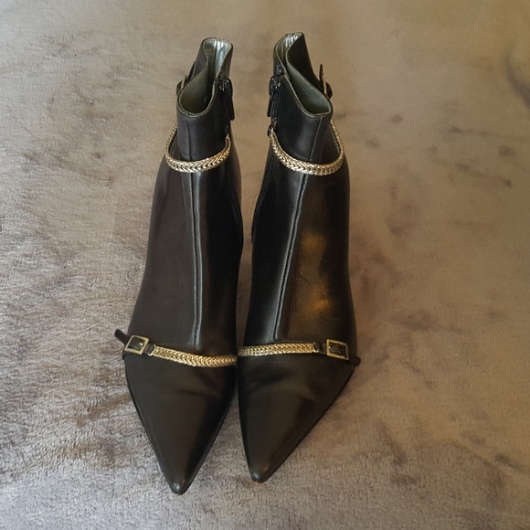 BCBG Max Azria black leather booties, size 7 1/2 B - Picture 3 of 4